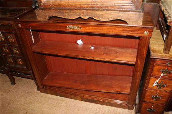 Victorian mahogany open bookcase(-)